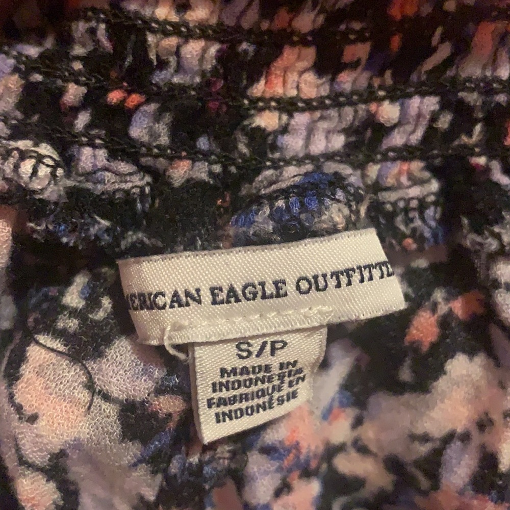 American Eagle Shorts Like New Size Small - Picture 2 of 3